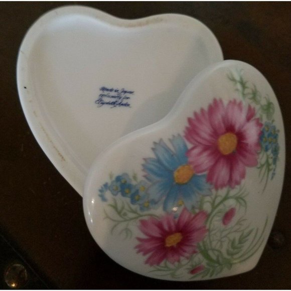 Vtg Elizabeth Arden Porcelain Heart Trinket Box Flowers Japan - Picture 7 of 7